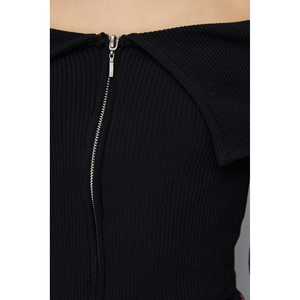 Blusa con Detalle de Cierre en el Hombro Descubierto - Product Image 2