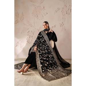 Chal de Terciopelo Bordado Floral VS-57 - Estola Ligera de Rayón y Algodón Suave para Invierno - Product Image 1