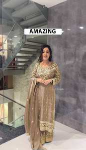 Nouvelle collection prête à l'emploi avec soie de Chinnon pure et séquence de broderie lourde haut-bas et ensemble Dupatta entièrement cousu - Product Image 2