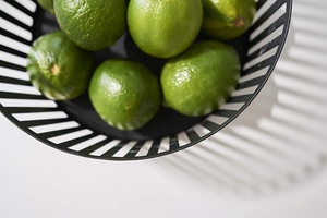 Corbeille à fruits structurée à rayures Maisons modernes Articles de service noirs modernes essentiels Paniers de rangement pour fruits et légumes Top tendance - Product Image 3