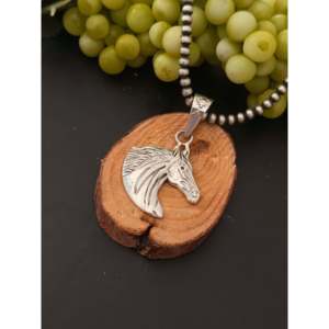 Colgante de Caballo Navajo Hecho a Mano en Plata de Ley con Baño de Rodio y Diamantes Incrustados, Amuleto Religioso para Regalos o Fiestas - Product Image 4