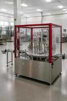 Machine de remplissage automatique de parfum à plateau tournant en acier inoxydable pour la production cosmétique