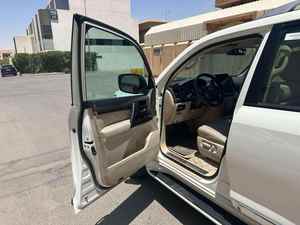 LANDCRUISER GX.R V6 2021 Motor 6.1-8L Emisión Euro IV Asientos de Cuero Techo Panorámico Transmisión Automática Usado Color Oscuro - Product Image 5