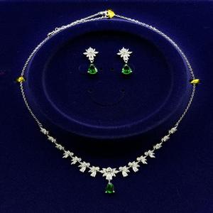 Conjunto de collar CZ de piedra verde de lujo con pendientes joyería nupcial 25-30gm - Product Image 1