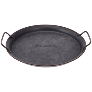 Elegante bandeja de servicio rectangular de oro con asas elegantes y superficie lisa, ideal para una presentación entretenida y elegante - Product Image 6
