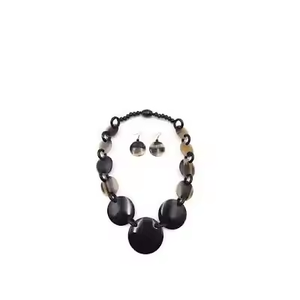 Collier en corne véritable de buffle de qualité naturelle de luxe Article fait à la main PAR CRESCENT CRAFTS - Product Image 1