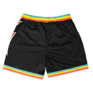 กางเกงว่ายน้ำชายสีพื้นขายส่งจากโรงงาน ความยาวเหนือเข่า แห้งเร็ว มีซับในตาข่าย เหมาะสำหรับชายหาด - Product Image 2