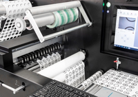 Imprimante UV pour l'impression d'autocollants couleur personnalisés, machine numérique de découpe, de plastification et de refendage d'étiquettes en rouleau