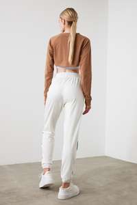 Chándales de mujer Últimos diseños Mujer Cropped Hood Joggers Mono Set Venta al por mayor Chándal en blanco para mujer - Product Image 4