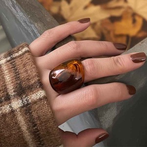 Anneaux en résine acrylique de forme ronde, fabriqués à la main, anneaux d'amour pour femmes, bijoux de fête, vente en gros au meilleur prix - Product Image 5