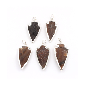 Diente de tiburón de 50mm Proveedor mayorista de habilidades psíquicas Colgante de punta de flecha galvanizada La mejor calidad - Product Image 2