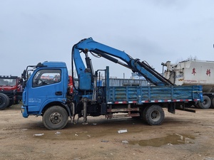 Camion de fret moyen d'occasion Dongfeng 2017 4x2 avec grue 5 tonnes, bras pliant 3 sections, pour livraison logistique du dernier kilomètre et marchandises générales - Product Image 2