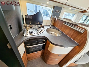 Autocaravana Delano de Aluminio Negro, Remolque de Viaje para 6 Personas, Diseño Moderno con Cocina Deslizable, Compatible con Camionetas 4x4, Amortiguador - Product Image 5