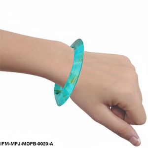 Brazalete de Latón Hecho a Mano con Incrustaciones de Nácar Turquesa y Joyería Geométrica Facetada para Mujer - Product Image 4