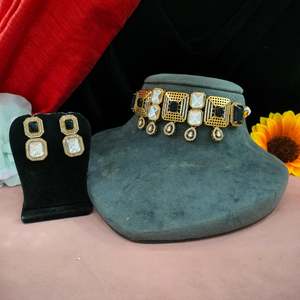 Ensemble ras du cou en verre Kundan éblouissant avec pierre de Moissanite, style traditionnel, moderne et élégant, style artistique royal - Product Image 1