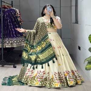 Lehenga Choli de Algodón con Bordado para Bodas, Fabricante de Moda Femenina de Surat a la Tarifa Más Baja - Product Image 1