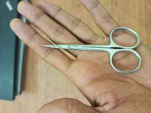 Tijeras para Salón de Uñas al por Mayor, Tijeras para Uñas de Acero Inoxidable Alemán con Acabado Espejo, Tijeras para Uñas de Color Dorado Titanio - Product Image 6