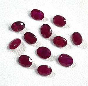 Rubis africain 100% naturel chauffé, taille ovale calibrée de 3,5-4,5 mm, couleur rouge rosé, 7,77 carats, pierre précieuse en vrac pour la fabrication de bijoux - Product Image 2