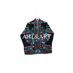 Chaqueta Corta Acolchada de Otoño/Invierno Hecha a Mano en India para Mujer, Ecológica, Transpirable, de Algodón, con Bordado Floral Suzani, Regalo Perfecto - Product Image 3