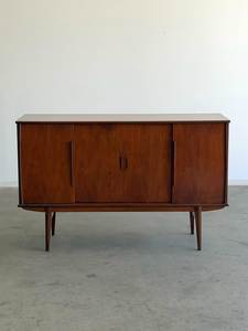 Buffet rétro en bois massif couleur noyer, console de rangement pour salon et salle à manger - Product Image 1