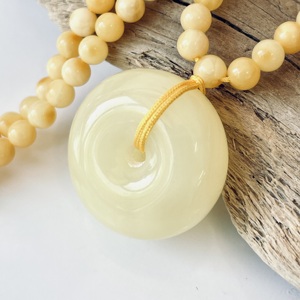Donut de Ámbar Blanco Hecho a Mano, con Collar de Cuentas de Ámbar Báltico - Product Image 1