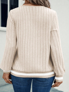 เสื้อสเวตเตอร์แบบสวมหัวคอวีสำหรับผู้หญิงเสื้อกันหนาวถักวาฟเฟิลวาฟเฟิลสีทึบกำหนดเอง - Product Image 2