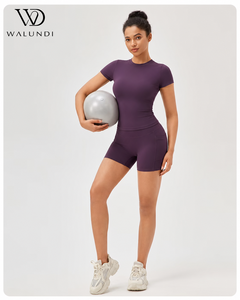Set Yoga all'Ingrosso per Donne, Top e Pantaloncini Comodi con Vita Elastica e Tasche, Abbigliamento Fitness alla Moda in 2 Pezzi - Product Image 4