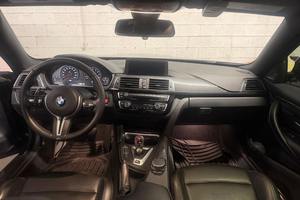 Voiture d'occasion fiable, BMW M4 Coupé 2018, environ 38 000 milles, 6 cylindres bi-turbo - Product Image 4
