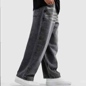 กางเกงยีนส์ทรงแบ็กกี้สไตล์สตรีทแวร์สำหรับผู้ชาย ผ้าเดนิมคอตตอนฟอกสีเข้มแบบวินเทจ แต่งขาดๆ  แฟชั่นกางเกงยีนส์ทรงแบ็กกี้สำหรับผู้ชาย - Product Image 2