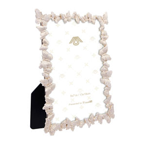Cadre photo en métal plaqué or avec motif papillon 3D en alliage de zinc blanc 5" x 7" peint par pulvérisation - Product Image 3