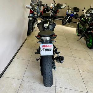 Para la categoría de productos de motocicletas deportivas KTM Duke 390 - Product Image 4