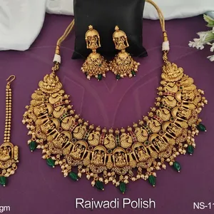 Conjunto de colar de templo estilo gargantilha de joia de templo de Deus Laxmi banhado a pérolas Rajwadi