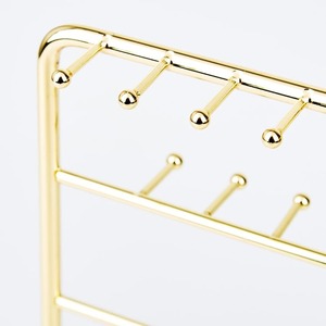 Support de bijoux élégant en or avec un design élégant pour organiser des bagues, des bracelets et des colliers, parfait pour la décoration et les cadeaux de l'Inde - Product Image 2