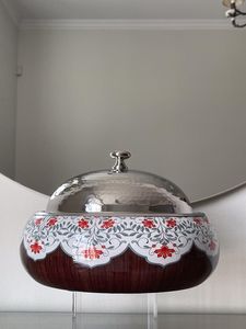 Casserole en acier avec couvercle pour marmite isolée la plus vendue en émail avec autocollant Chauffe-plat pour table de mariage et service - Product Image 3