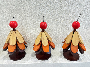Salvamanteles Navideño de Madera de Nogal, 3 Capas, Hecho a Mano, Ecológico, Resistente al Calor, Tamaño 25 cm - Product Image 2
