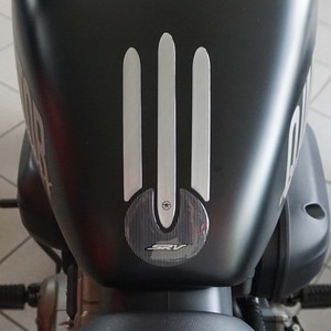 Adesivo Protettivo 3D in Gel Resina per Serbatoio Moto QJ Motor SRV 300 # # # #   Copertura del Serbatoio - Product Image 1