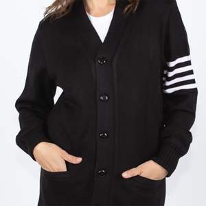 Suéter universitario premium: diseño clásico, de alta calidad y perfecto para ropa informal y moda atlética - Product Image 5