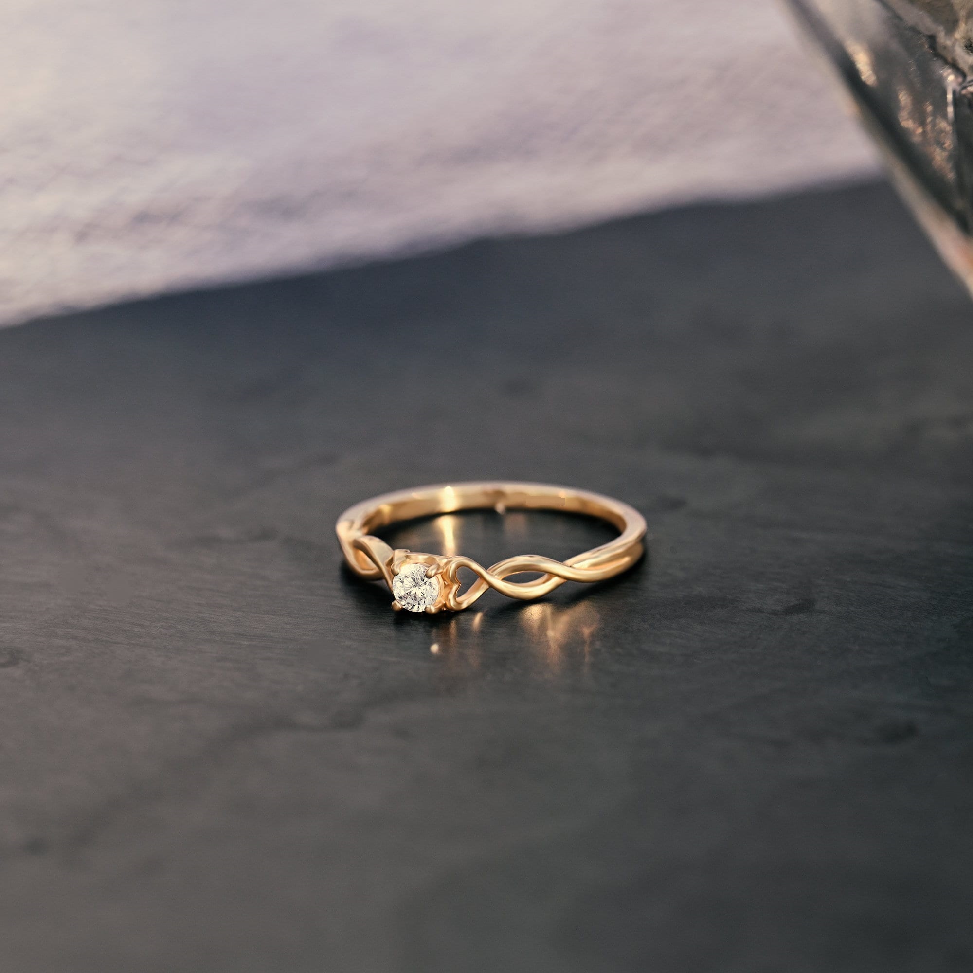 สีเหลืองทอง