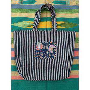 Bolsa de Mano Extra Grande Acolchada de Algodón, Bolsa de Hombro Reversible para Fin de Semana, Bolsa de Compras Resistente y Ecológica, Color Azul Intenso - Product Image 4