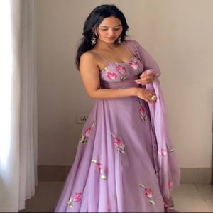 Ensemble Lehenga VASTRA COTTAGE en Georgette Pure Peint à la Main avec Blouse Rembourrée Style Corset et Dupatta Assorti – Tenue de Créateur - Product Image 5