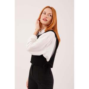 Pull en tricot noir pour femme avec détails en dentelle élégants – Vente en gros - Product Image 2