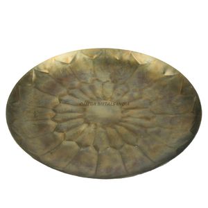 Plateau de service rectangulaire blanc rustique avec garniture noire et poignées robustes idéal pour une décoration intérieure charmante et divertissante - Product Image 4