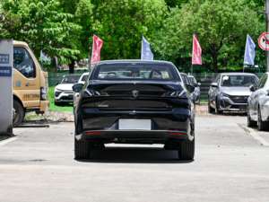 SUV Usado de Alta Calidad con Volante a la Izquierda, Interior de Cuero, Tracción Delantera, Motor de Aspiración Natural, Techo Panorámico, Visión Trasera de 360° - Product Image 4