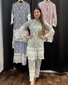Designer attrayant nouvelle collection de pantalons de fête avec conception d'impression numérique sur tissu de soie Georgette lourd - Product Image 5