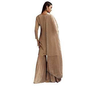 Set Chinon Kurta Sharara Beige con taglio Dana paillettes lavoro tradizionale indiano Party Wear per le donne - Product Image 4