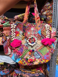 Bolso Tote Bohemio Bordado a Mano con Decoración de Conchas y Diseño de Parches con Pompones para Uso Diario de Mujeres, Forro de Algodón - Product Image 4