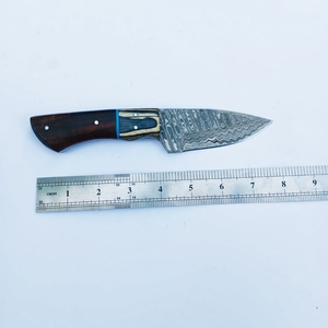 Cuchillo de caza de acero de Damasco hecho a mano personalizado, cuchillo de hoja fija para acampar, mango de madera con Funda de cuero - Product Image 5