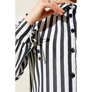 Camisa a Rayas con Corbata Negro - Product Image 1