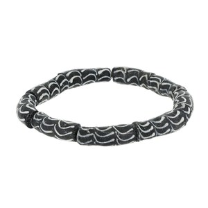 Perles africaines en verre faites à la main, noires avec motifs blancs complexes, authentiques perles tribales recyclées pour l'approvisionnement en vrac en gros - Product Image 3