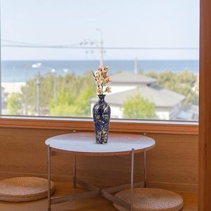 Elegant Metal <b>Vase</b> with Golden Touch for Modern Decor Sleek Metal <b>Vase</b> with Gold Accents for a Luxurious Look - Product Image 1